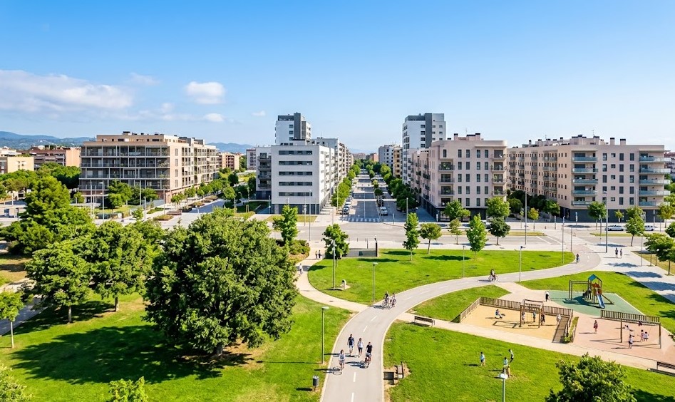 Vistas de las calles residenciales, el parque y la zona de Riera Seca en Mollet del Vallès